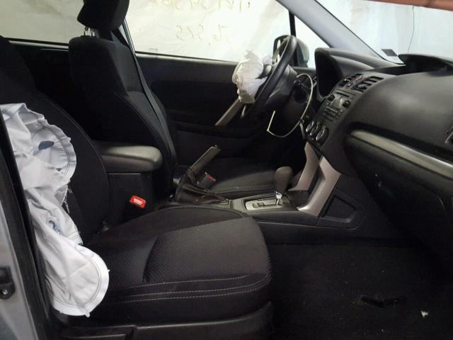 JF2SJAFC7FH554810 - 2015 SUBARU FORESTER 2 SILVER photo 5