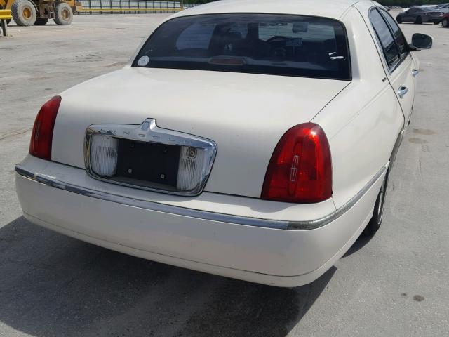 1LNFM82W8XY602750 - 1999 LINCOLN TOWN CAR S WHITE photo 4