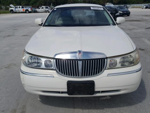 1LNFM82W8XY602750 - 1999 LINCOLN TOWN CAR S WHITE photo 9