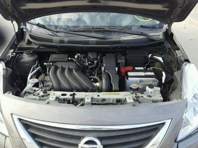 3N1CN7APXCL852725 - 2012 NISSAN VERSA S BROWN photo 7