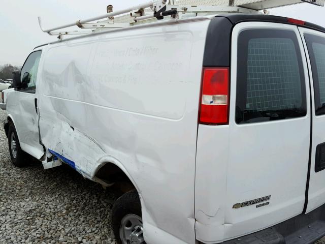 1GCWGFFF0F1101112 - 2015 CHEVROLET EXPRESS G2 WHITE photo 3