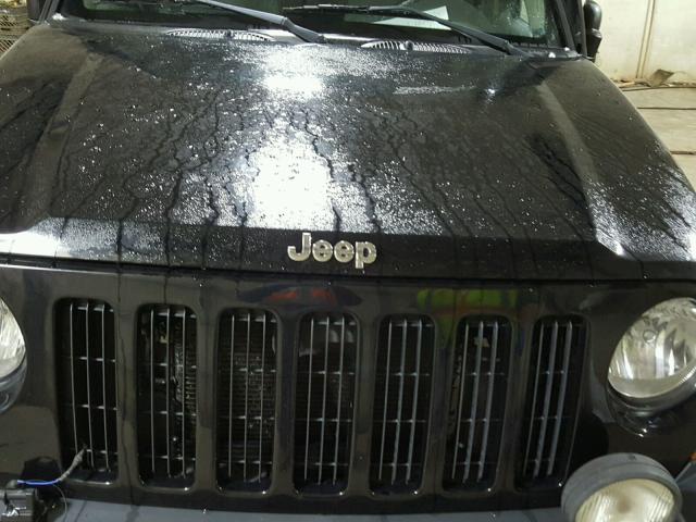 1J4GL38KX5W613660 - 2005 JEEP LIBERTY RE BLACK photo 7