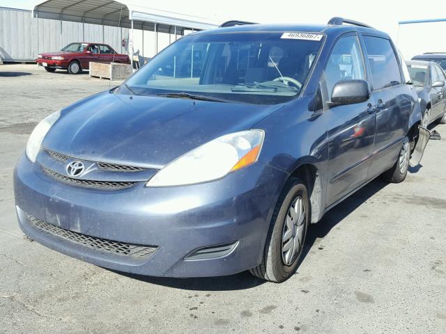 5TDZK23C37S006627 - 2007 TOYOTA SIENNA CE BLUE photo 2