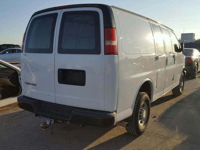 1GCHG35C081221106 - 2008 CHEVROLET EXPRESS G3 WHITE photo 4