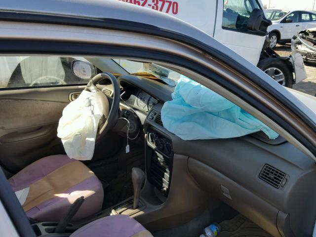 1Y1SK5285WZ441061 - 1998 CHEVROLET GEO PRIZM 银色 照片 5