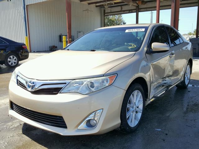 4T1BD1FK6CU018569 - 2012 TOYOTA CAMRY HYBR GOLD photo 2