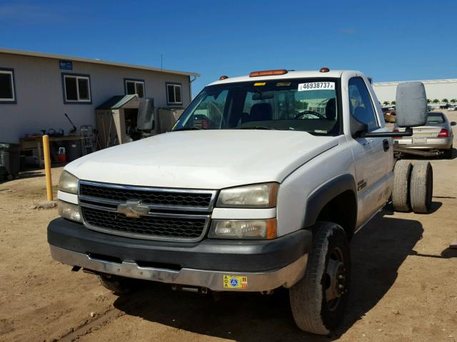 1GBJC34D26E212909 - 2006 CHEVROLET SILVERADO WHITE photo 2