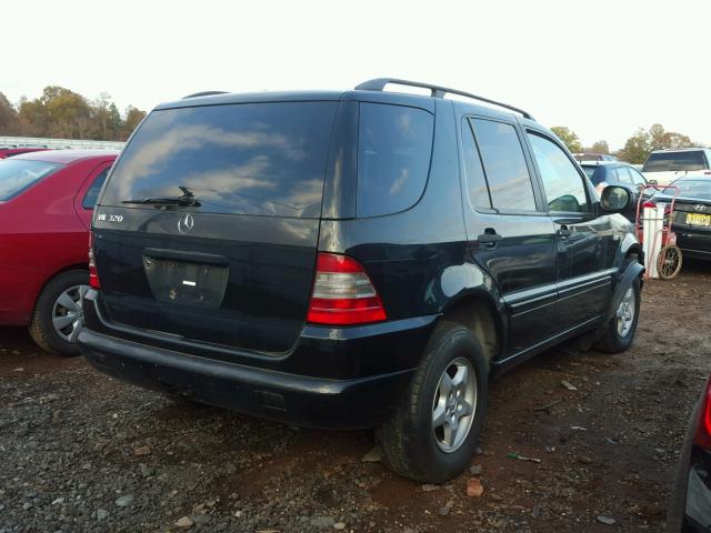 4JGAB54E9YA152362 - 2000 MERCEDES-BENZ ML320 BLACK photo 4