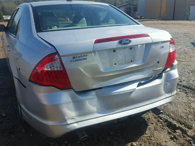 3FAHP0HG1CR445955 - 2012 FORD FUSION SE SILVER photo 9