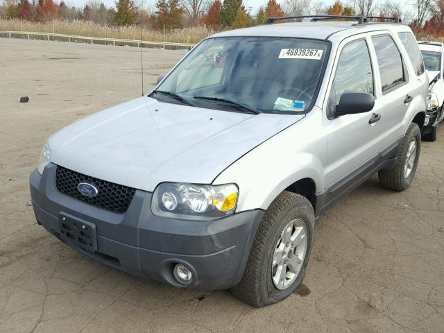 1FMYU93175KB84649 - 2005 FORD ESCAPE XLT SILVER photo 2