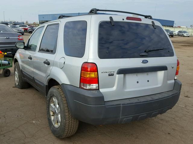 1FMYU93175KB84649 - 2005 FORD ESCAPE XLT SILVER photo 3