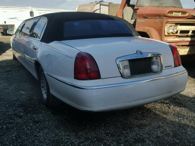 1L1FM81W8YY883243 - 2000 LINCOLN TOWN CAR E WHITE photo 3