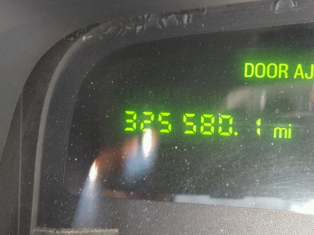 1L1FM81W8YY883243 - 2000 LINCOLN TOWN CAR E WHITE photo 8