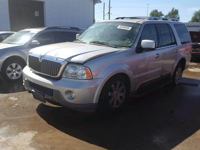 5LMFU28R94LJ07218 - 2004 LINCOLN NAVIGATOR SILVER photo 2