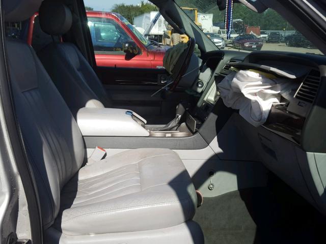 5LMFU28R94LJ07218 - 2004 LINCOLN NAVIGATOR SILVER photo 5