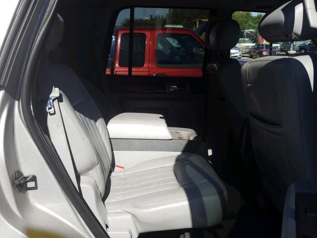 5LMFU28R94LJ07218 - 2004 LINCOLN NAVIGATOR SILVER photo 6