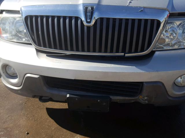 5LMFU28R94LJ07218 - 2004 LINCOLN NAVIGATOR SILVER photo 9