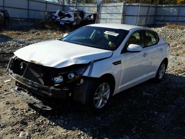 KNAGM4A70D5345850 - 2013 KIA OPTIMA LX WHITE photo 2