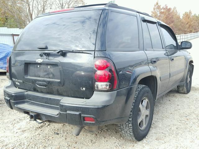 1GNDT13S452114694 - 2005 CHEVROLET TRAILBLAZE BLACK photo 4