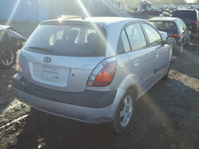 KNADE163266060164 - 2006 KIA RIO 5 SILVER photo 4