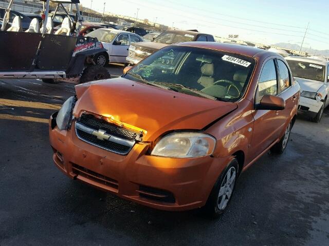 KL1TD56668B081555 - 2008 CHEVROLET AVEO BASE ORANGE photo 2
