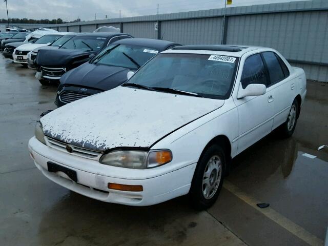 4T1BF12K5TU865745 - 1996 TOYOTA CAMRY WHITE photo 2