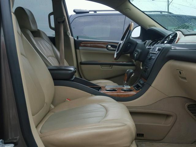 5GAKRCED2CJ288924 - 2012 BUICK ENCLAVE BROWN photo 5