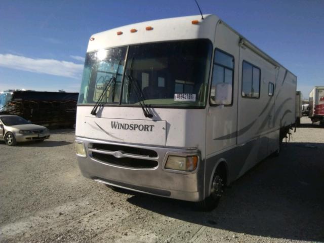 5B4MP67GX33362459 - 2003 WORKHORSE CUSTOM CHASSIS MOTORHOME WHITE photo 2