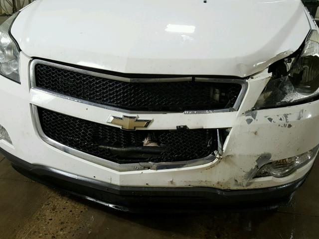 1GNKRGED1BJ301819 - 2011 CHEVROLET TRAVERSE L WHITE photo 9