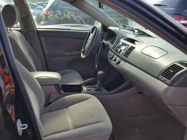 4T1BE32K42U067654 - 2002 TOYOTA CAMRY LE შავი ფოტო 5