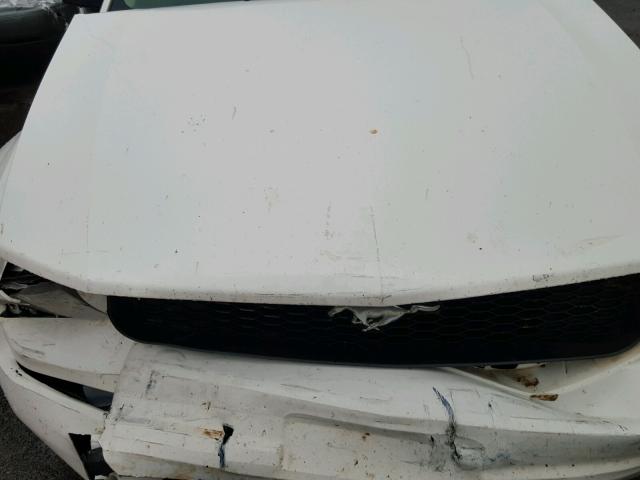 1ZVFT80N165226343 - 2006 FORD MUSTANG WHITE photo 7