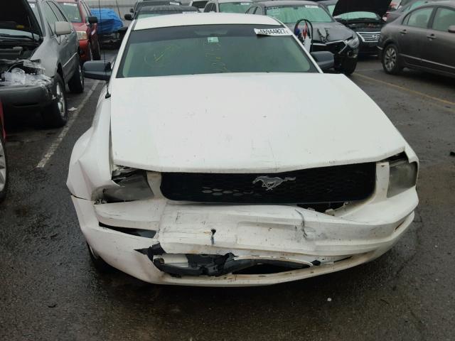 1ZVFT80N165226343 - 2006 FORD MUSTANG WHITE photo 9