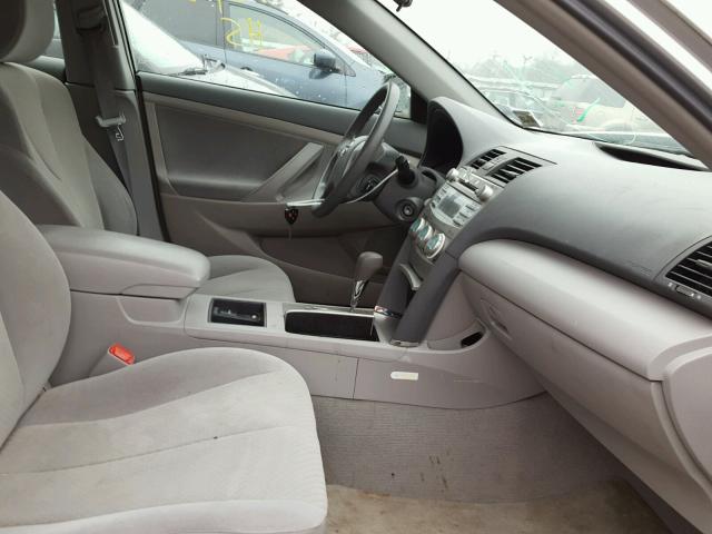 4T4BE46K19R108063 - 2009 TOYOTA CAMRY BASE SILVER photo 5