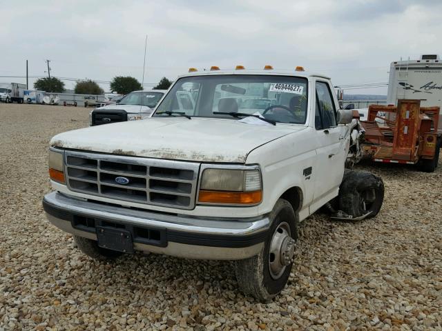 2FTJF35F3RCA72673 - 1994 FORD F350 WHITE photo 2