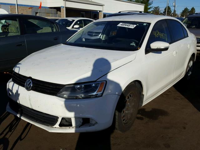 3VWDX7AJ3BM055813 - 2011 VOLKSWAGEN JETTA SE WHITE photo 2