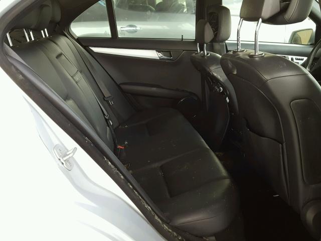 WDDGF5EB6AR088463 - 2010 MERCEDES-BENZ C 300 银色 照片 6