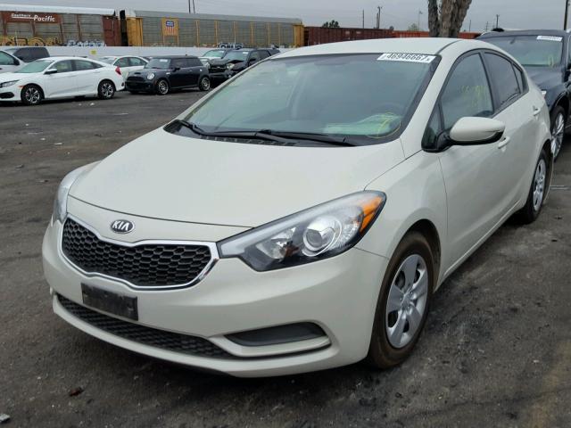 KNAFK4A63F5354179 - 2015 KIA FORTE LX WHITE photo 2