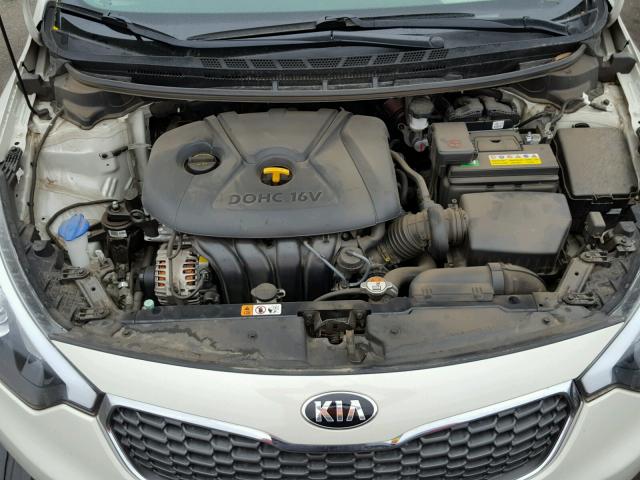 KNAFK4A63F5354179 - 2015 KIA FORTE LX WHITE photo 7