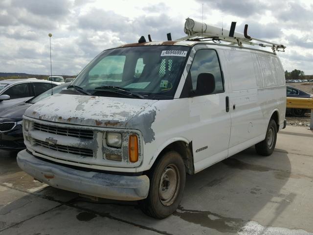 1GCFG25W3W1040252 - 1998 CHEVROLET EXPRESS G2 WHITE photo 2