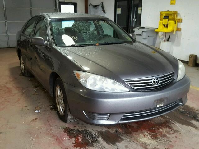 4T1BF32K16U635815 - 2006 TOYOTA CAMRY LE GRAY photo 1