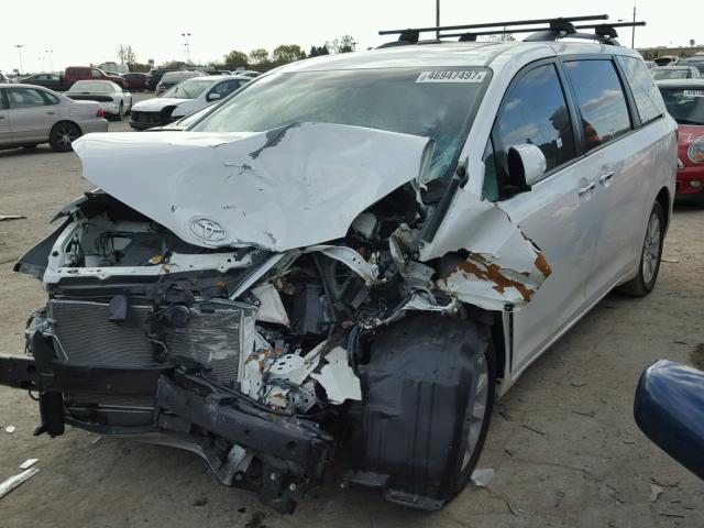 5TDDK3DCXGS136290 - 2016 TOYOTA SIENNA XLE WHITE photo 2