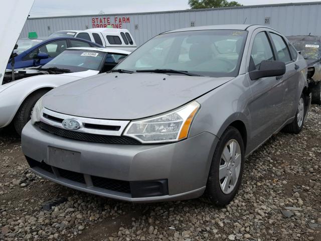 1FAHP34N28W270349 - 2008 FORD FOCUS S/SE SILVER photo 2