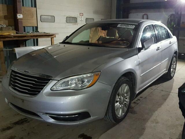 1C3BC4FB2BN538306 - 2011 CHRYSLER 200 LX SILVER photo 2