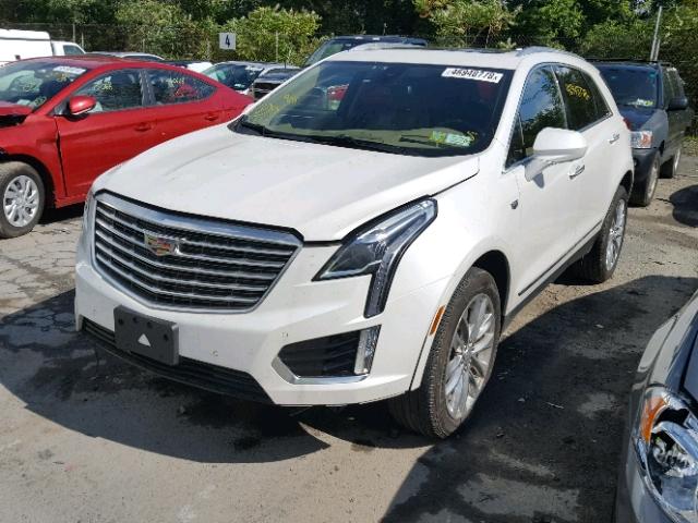 1GYKNFRS1HZ258952 - 2017 CADILLAC XT5 PLATIN WHITE photo 2