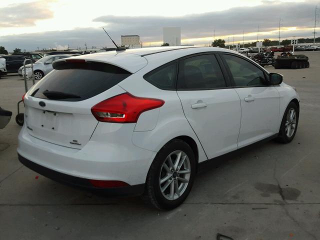 1FADP3K28GL216836 - 2016 FORD FOCUS SE WHITE photo 4