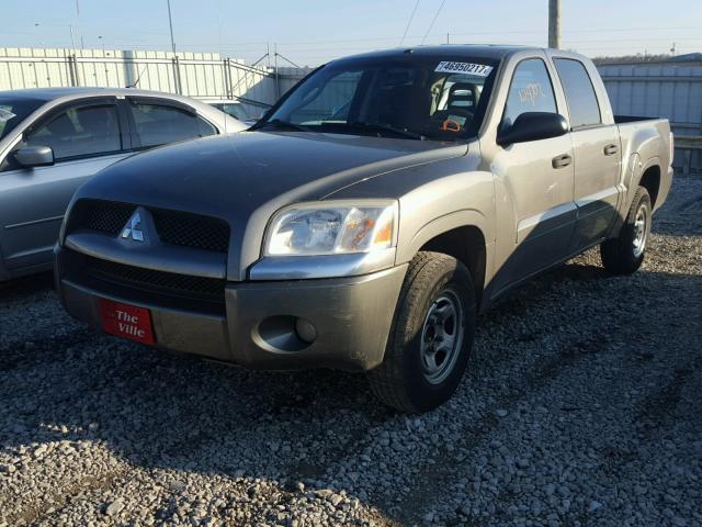 1Z7HC28K07S243547 - 2007 MITSUBISHI RAIDER LS GRAY photo 2