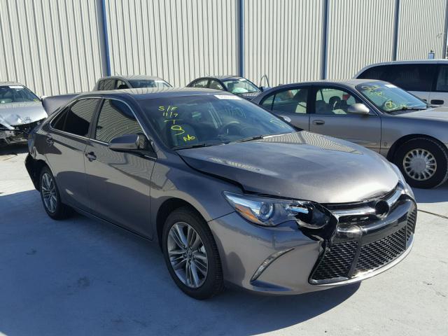 4T1BF1FK6HU388955 - 2017 TOYOTA CAMRY GRAY photo 1