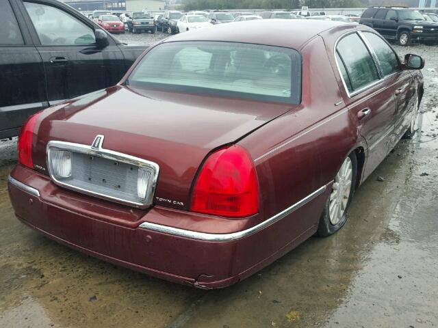 1LNHM82W33Y638168 - 2003 LINCOLN TOWN CAR S BURGUNDY photo 4