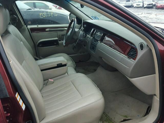 1LNHM82W33Y638168 - 2003 LINCOLN TOWN CAR S BURGUNDY photo 5