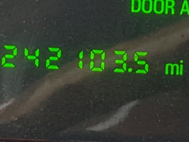 1LNHM82W33Y638168 - 2003 LINCOLN TOWN CAR S BURGUNDY photo 8